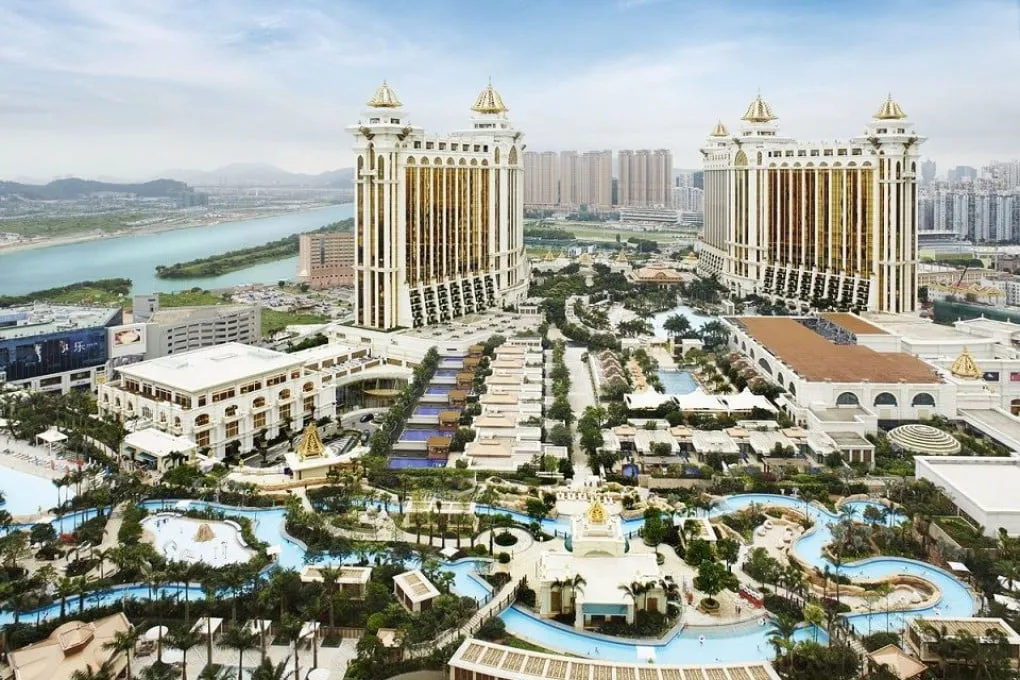 澳门银河综合度假城全景航拍，展现宏伟的度假村建筑群