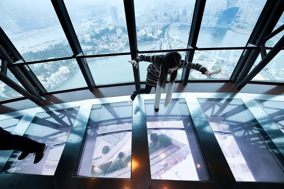 澳门旅游塔观景台视角，俯瞰澳门城市全景